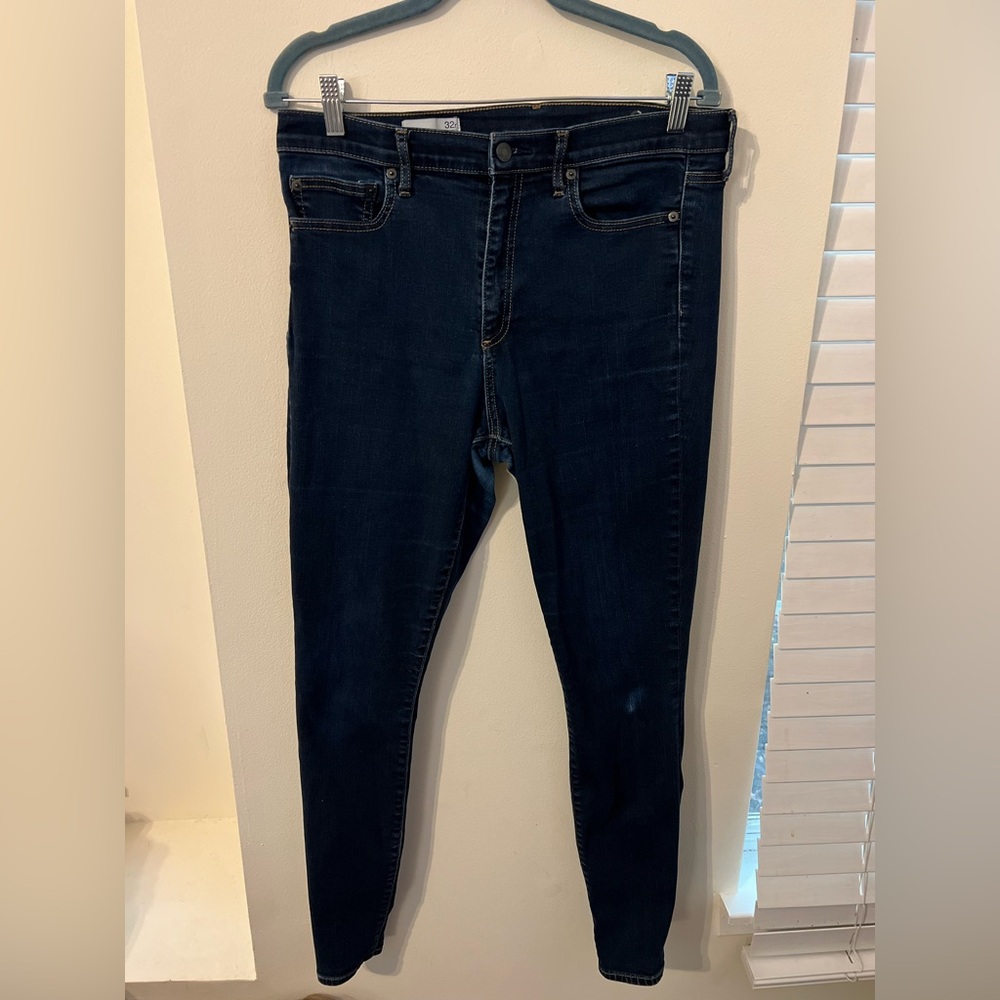 Blue Skinny Jeans with Stretchy Fit and Modern Look
